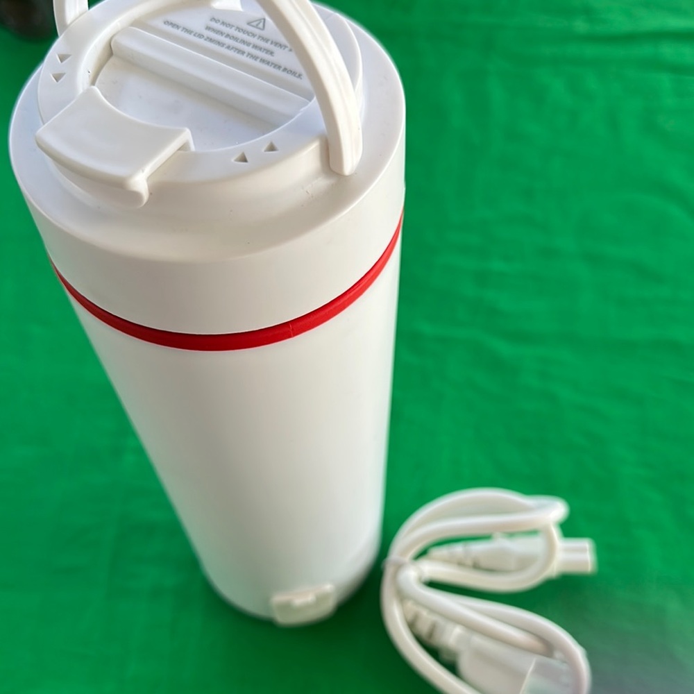 White Travel thermos with Red Accent - Picture 1 of 8